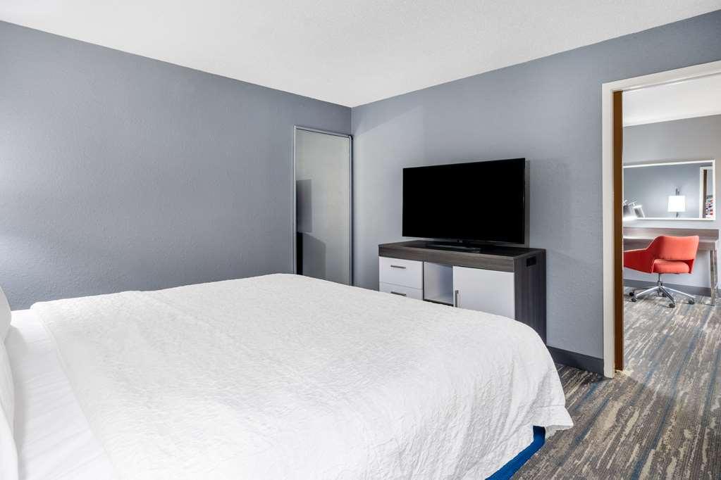 Hampton Inn Сэнфорд Номер фото