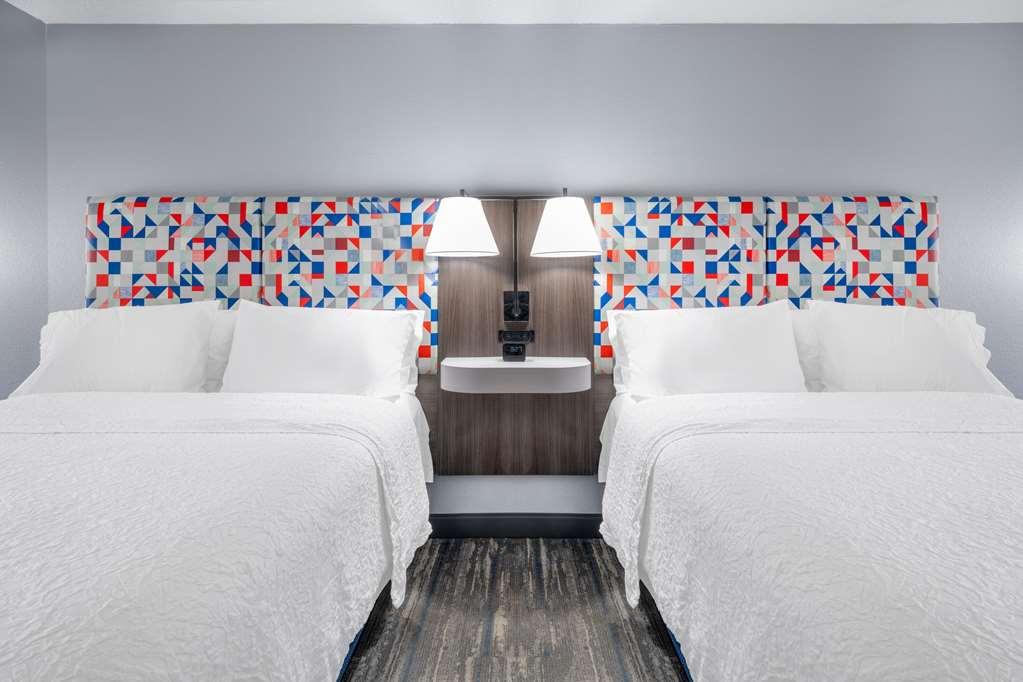 Hampton Inn Сэнфорд Номер фото