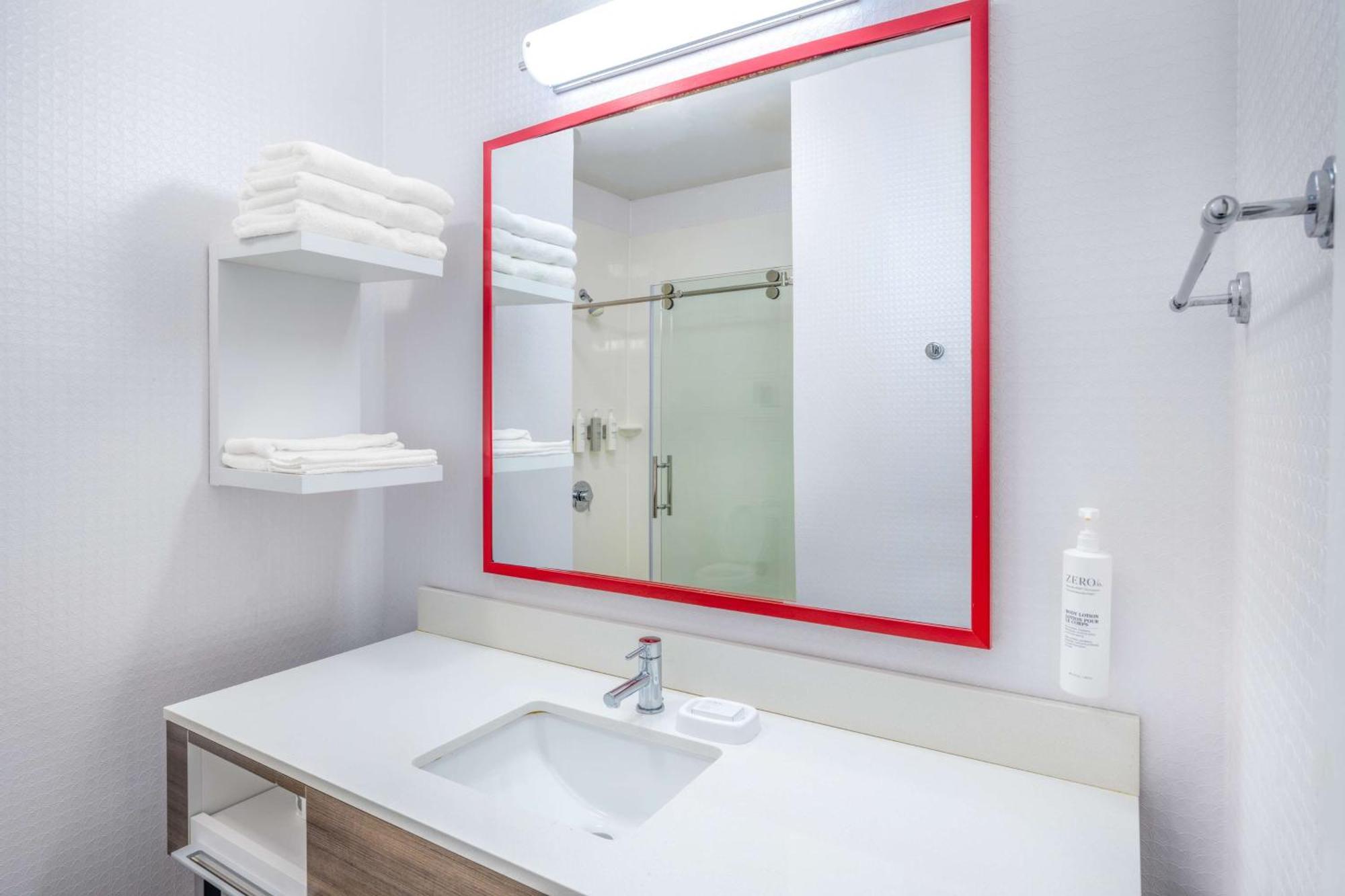 Hampton Inn Сэнфорд Экстерьер фото
