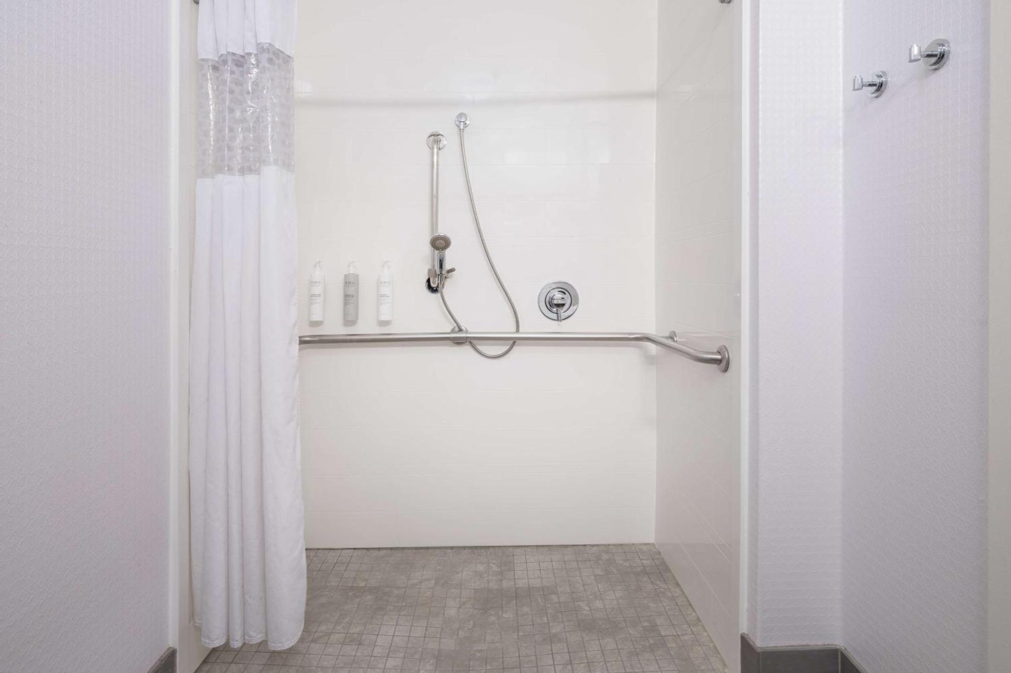 Hampton Inn Сэнфорд Экстерьер фото