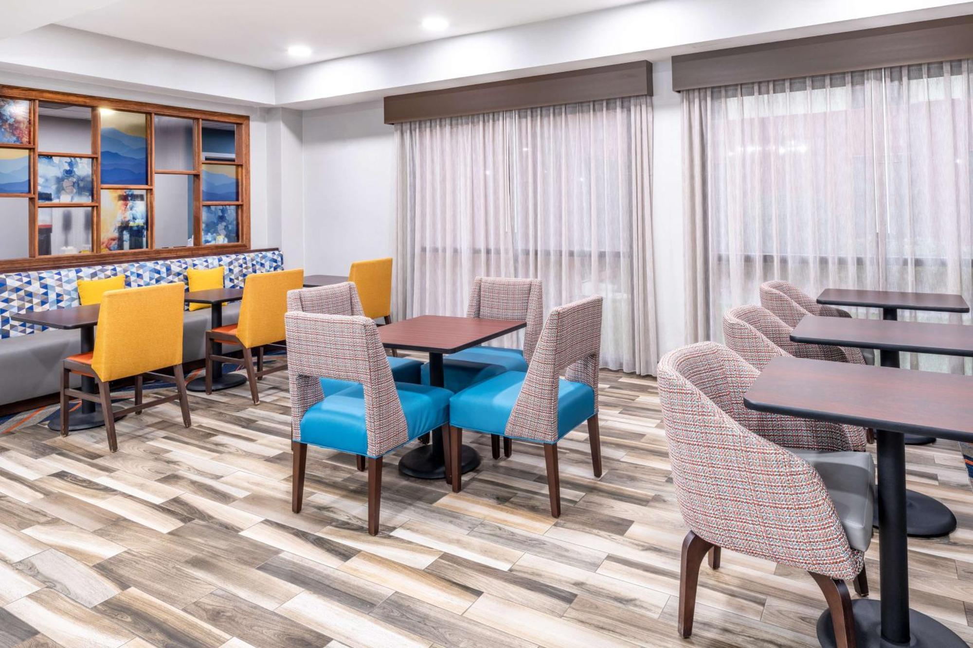 Hampton Inn Сэнфорд Экстерьер фото