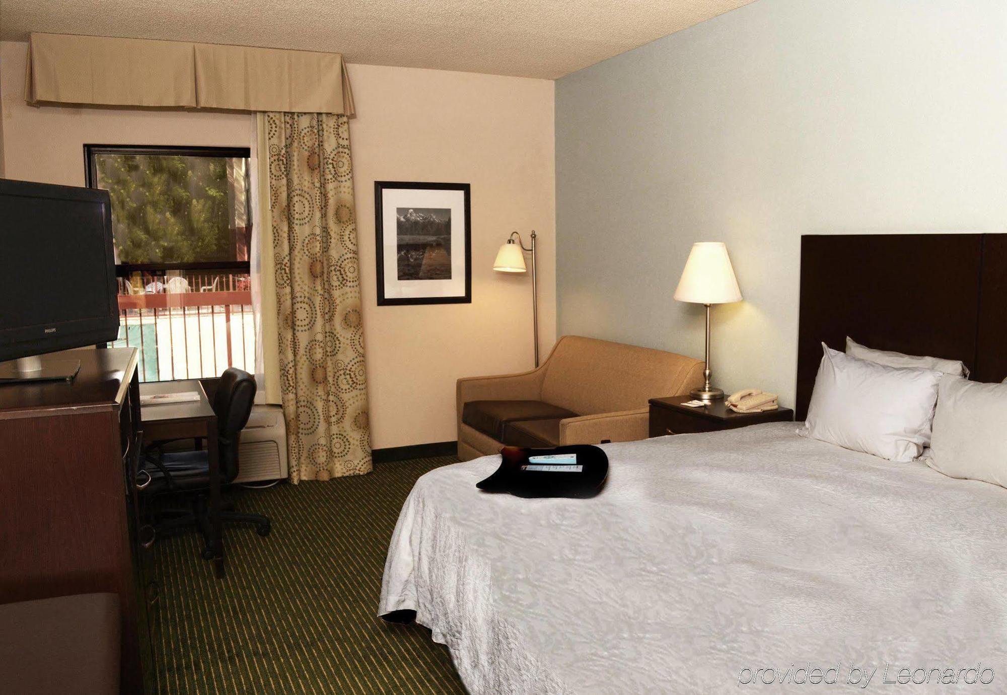Hampton Inn Сэнфорд Экстерьер фото